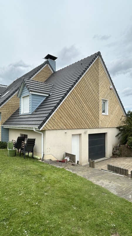 Aérogommage d’une façade en clin peint à Saint Valery en Caux proche Dieppe 76