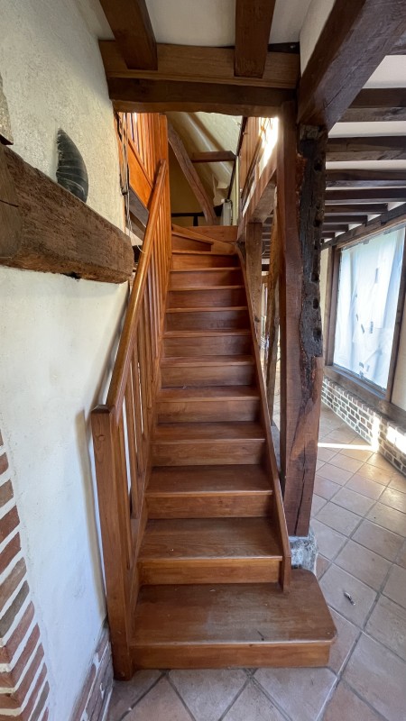 Nettoyage par aérogommage d’un escalier en bois intérieur proche de Dieppe 76 en Seine-Maritime