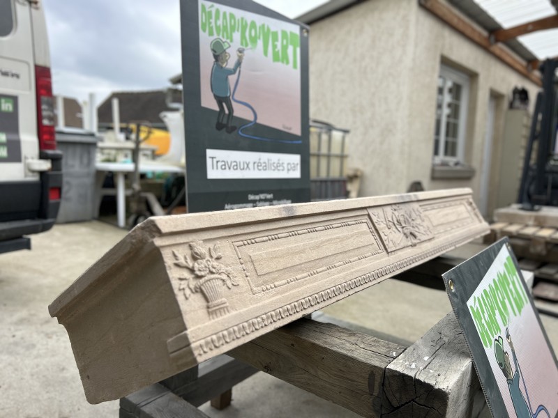 Aérogommage d'une cheminée effet marbre à Franqueville St Pierre